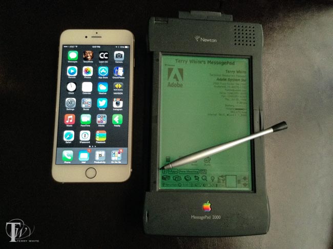 iPhone 6 Plus next to Newton Message Pad 2000. An even bigger mobile device from Apple and yes with a stylus ;-)